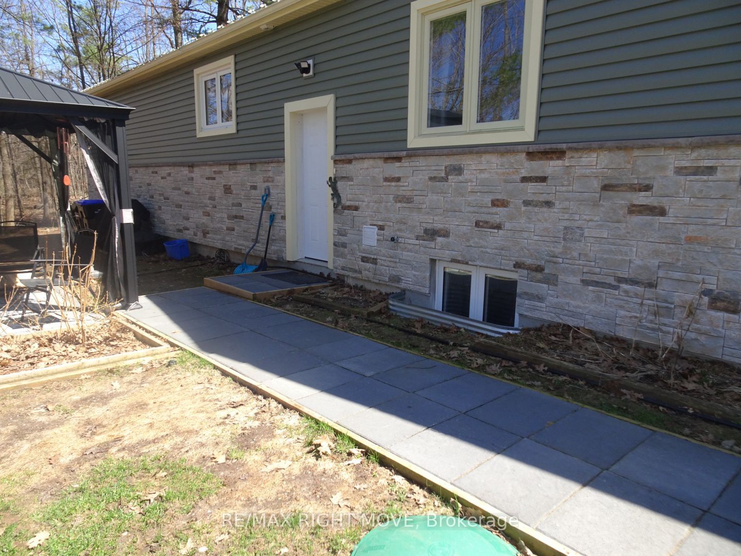 Additional image 2 of 32 Mills Circle, Springwater, ON, L0L 1X0