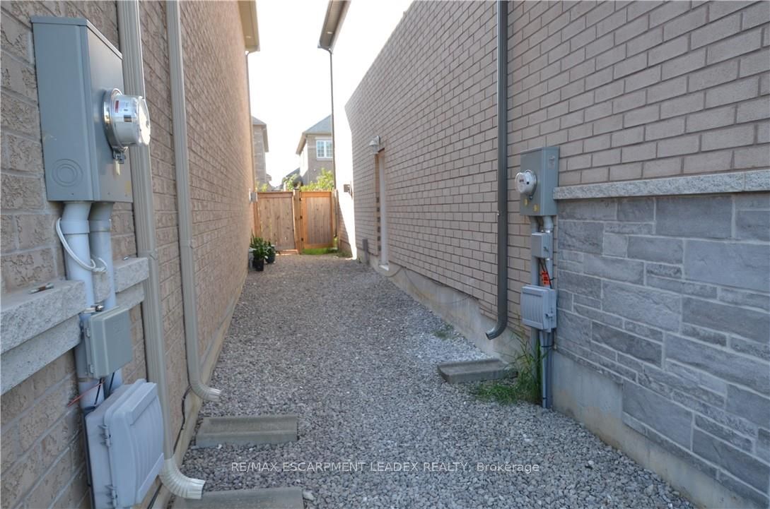 Additional image 3 of B-4 Findlay Drive, Hamilton, ON, L9K 0H4