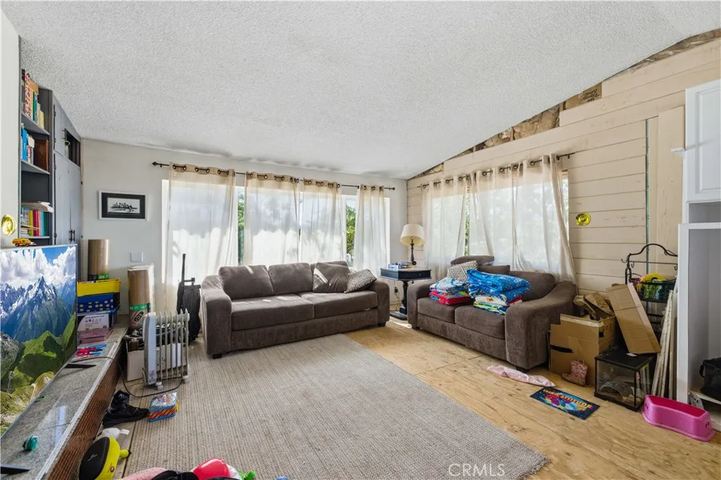 Additional image 4 of 14971 Sunnydale Dr, Lake Hughes, CA 93532