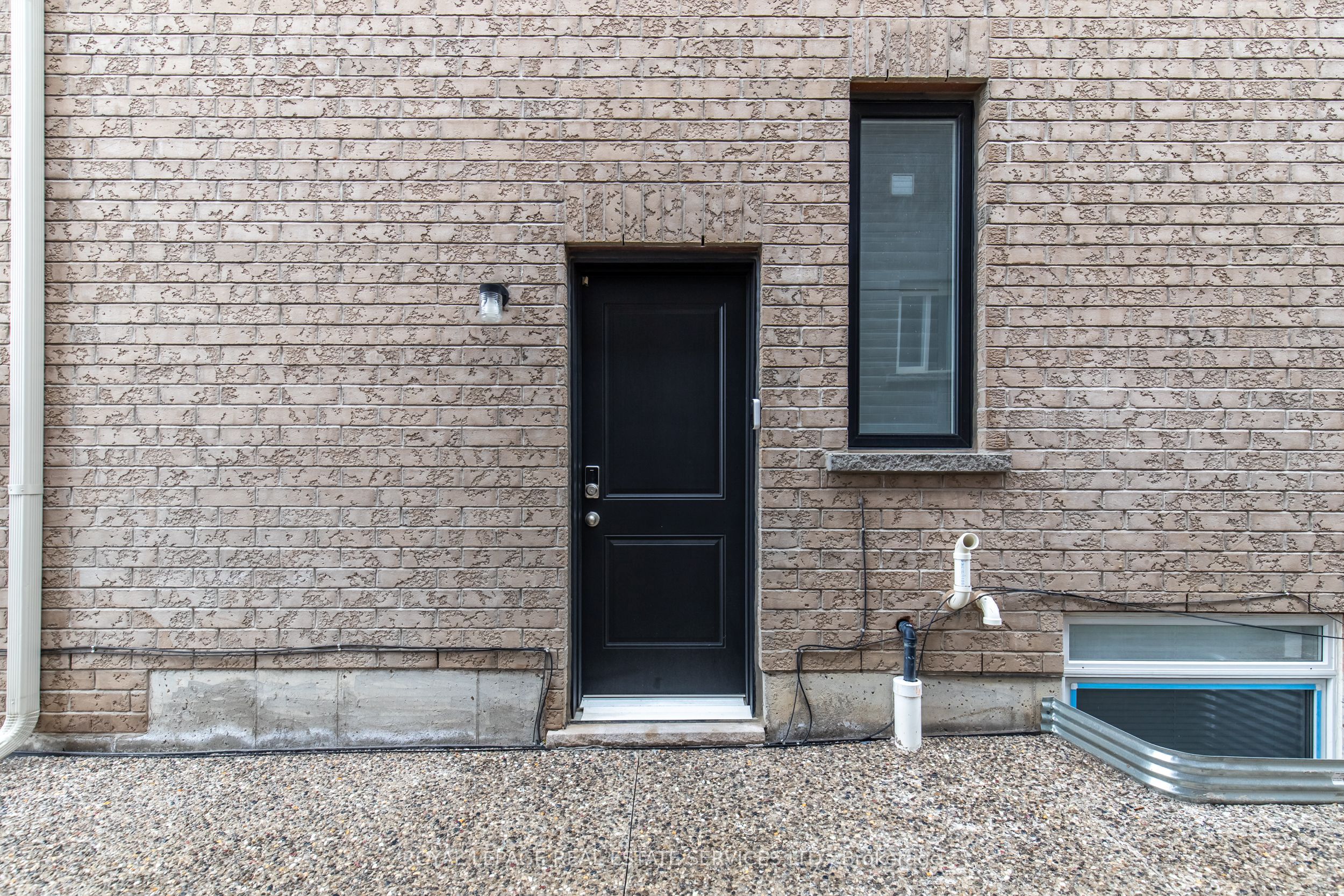 Additional image 2 of Lower-48 Eringate Court, Hamilton, ON, L8J 0L7