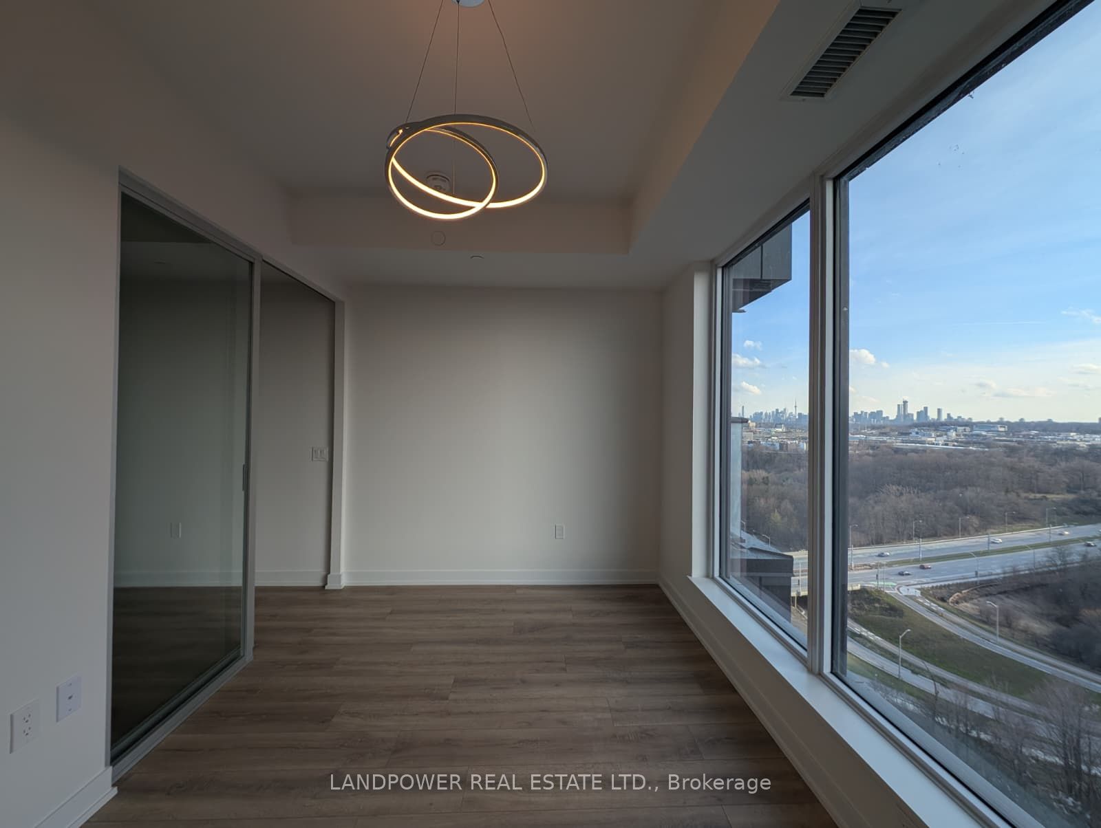Additional image 3 of 1502-5 Quarrington Lane, Toronto, ON, M3C 0S5
