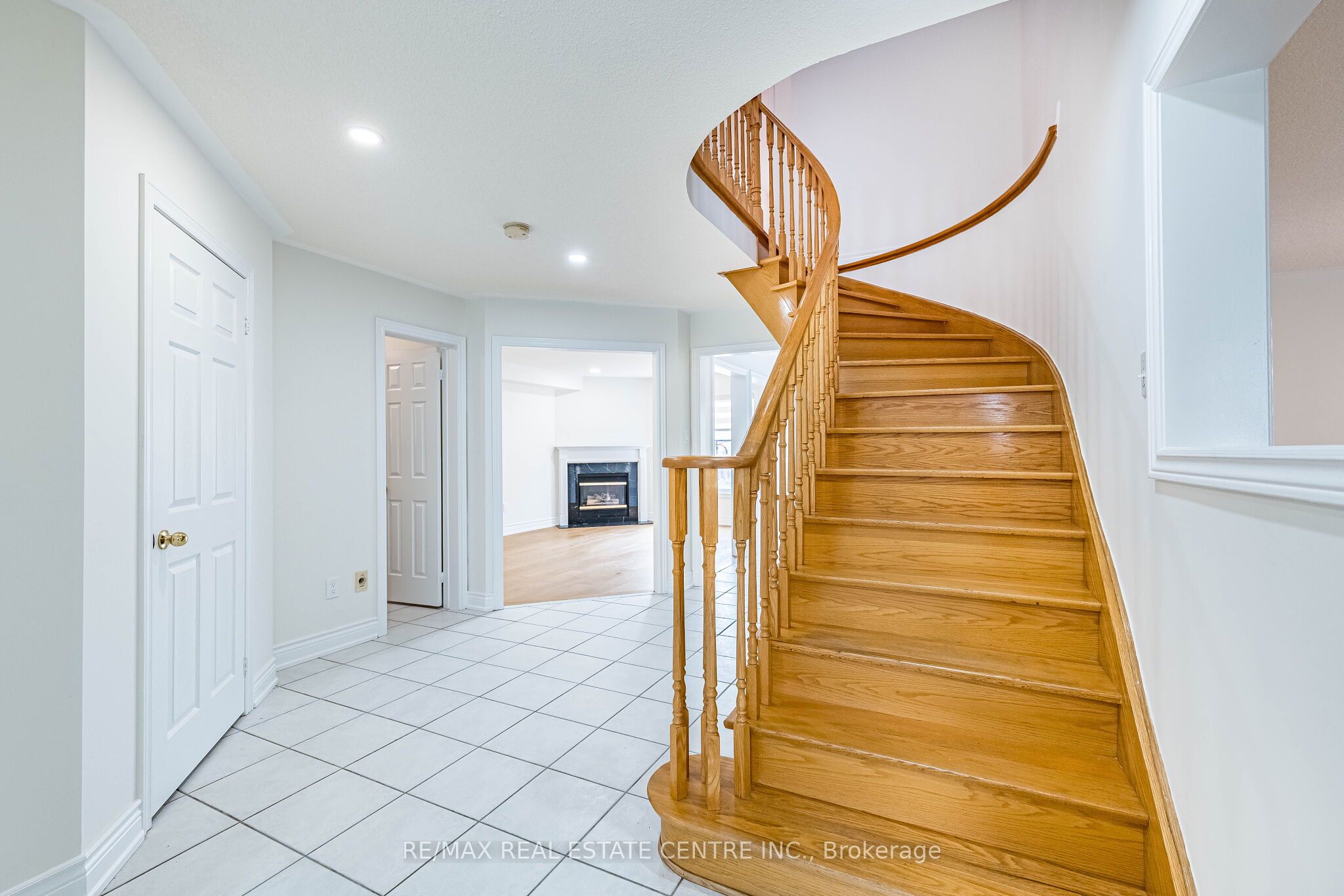 Additional image 3 of 3469 Old Orchard Park Drive, Mississauga, ON, L5B 4E1