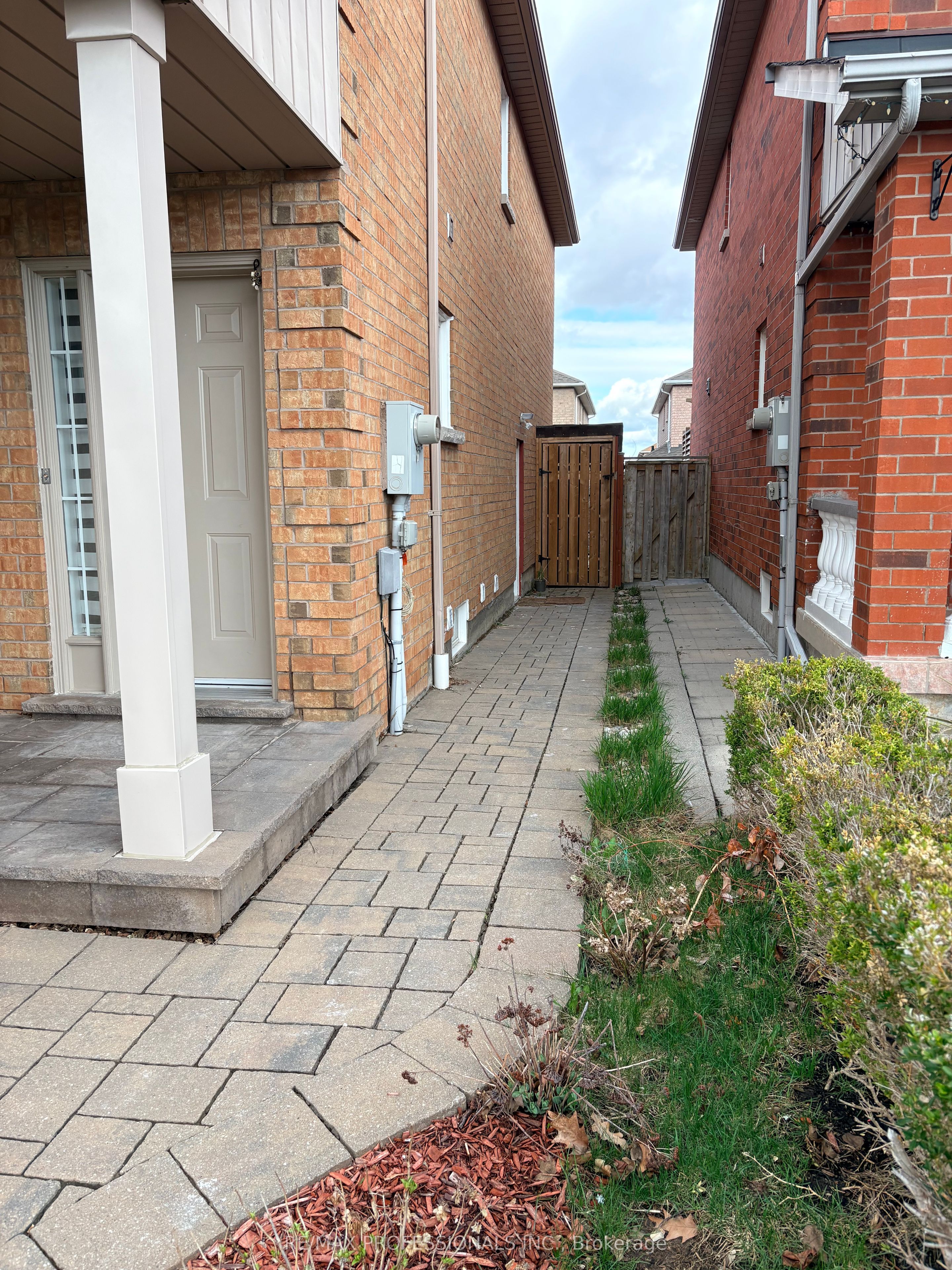 Additional image 3 of Lower Level-851 Clemens Crescent, Mississauga, ON, L5V 2S8