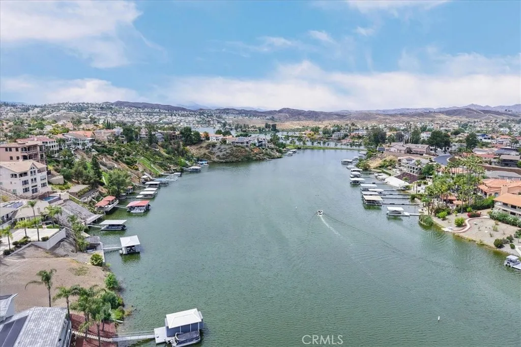 30040 Spray Dr, Canyon Lake, CA 92587