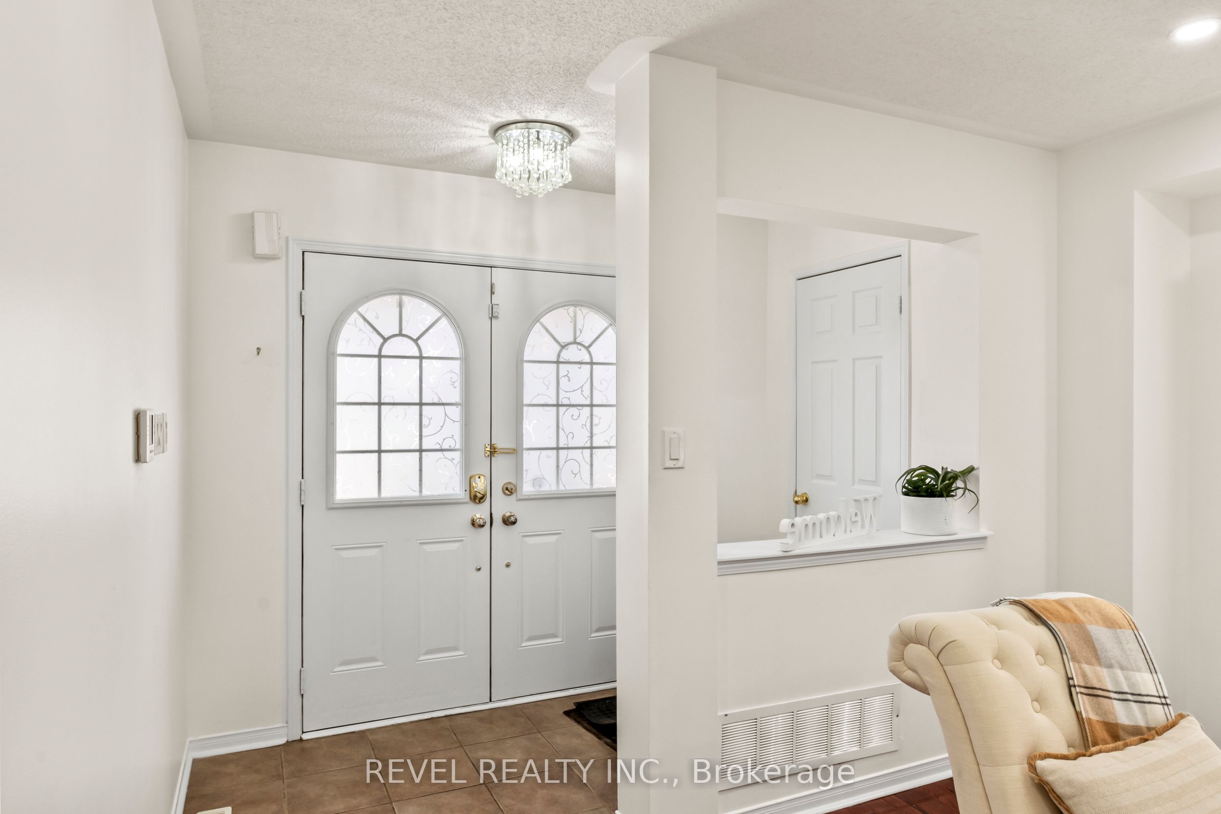 Additional image 3 of 15 Donlevy Crescent, Whitby, ON, L1R 0B9