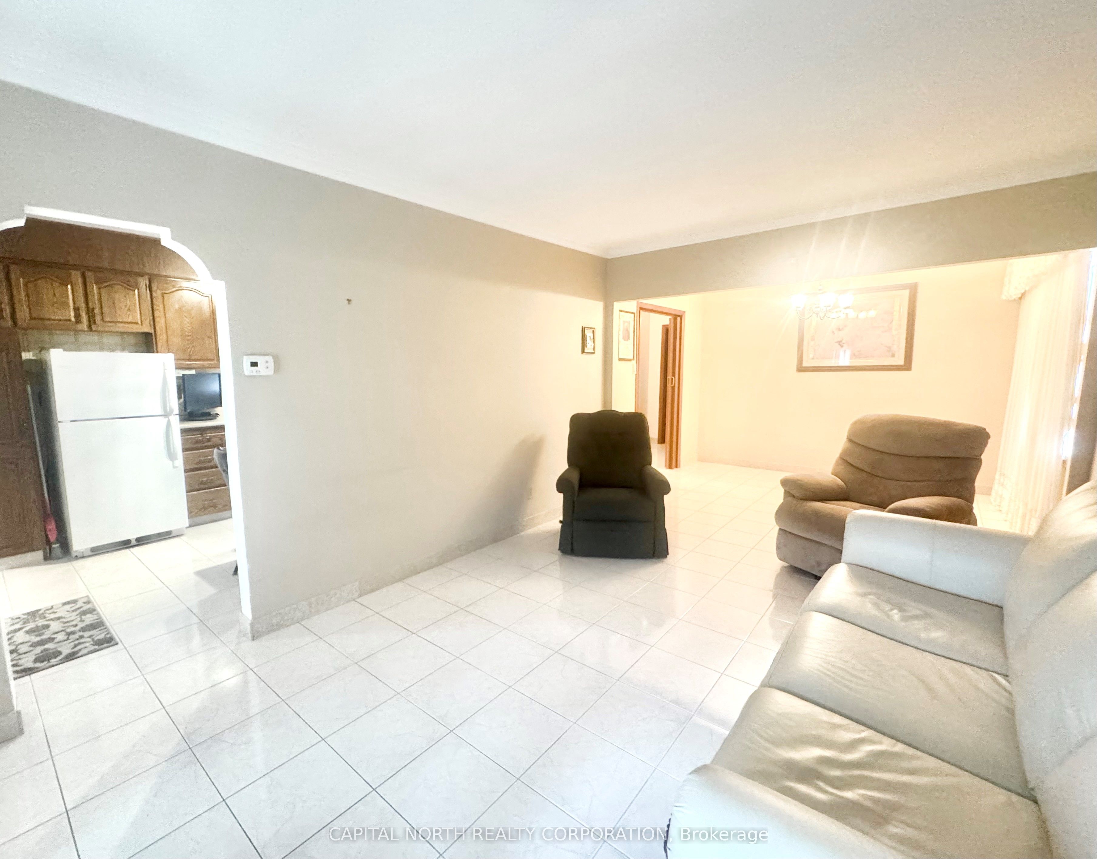 Additional image 4 of 70 Beechborough Avenue, Toronto, ON, M6M 1Z5