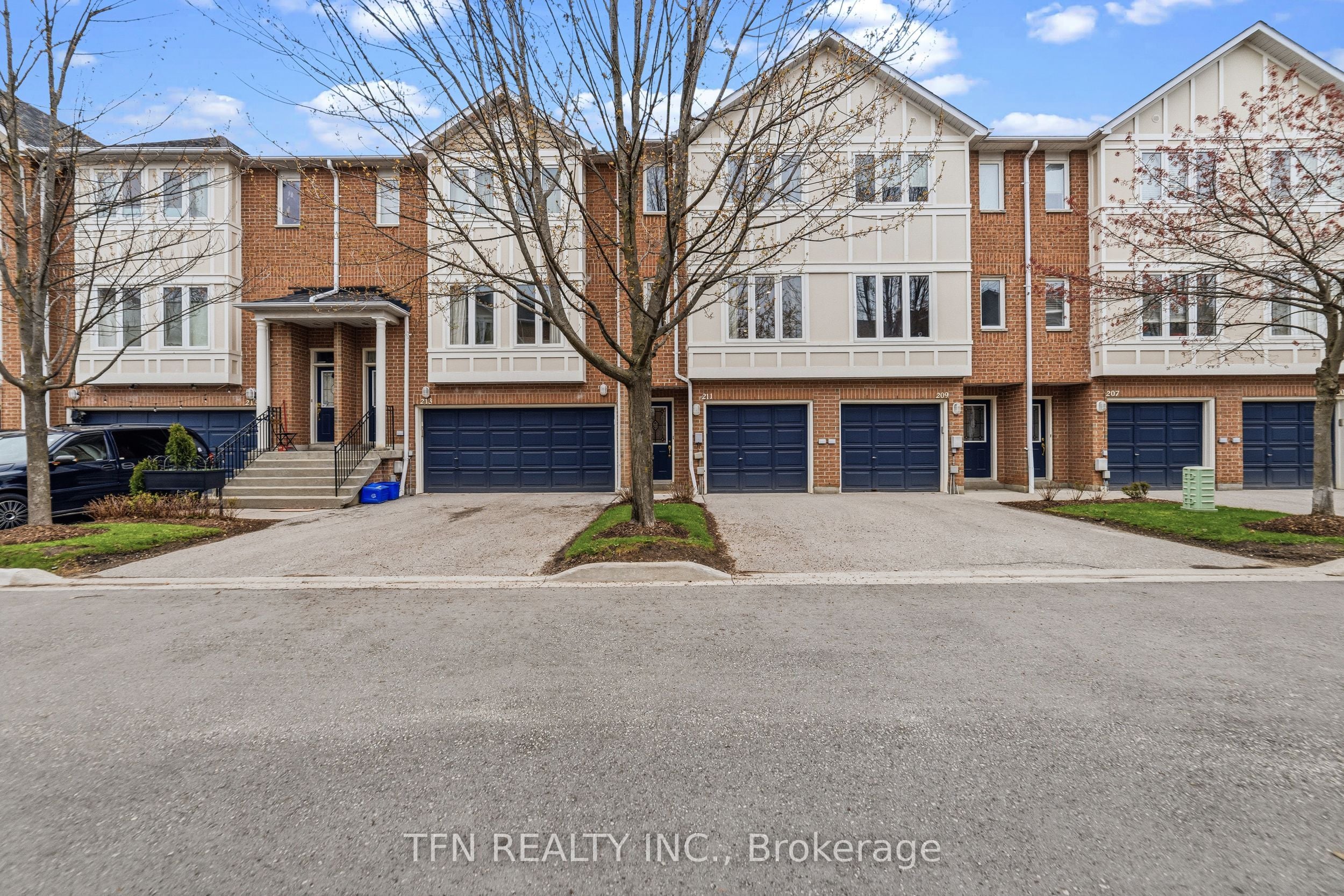 211-83 Mondeo Drive, Toronto, ON, M1P 5B6