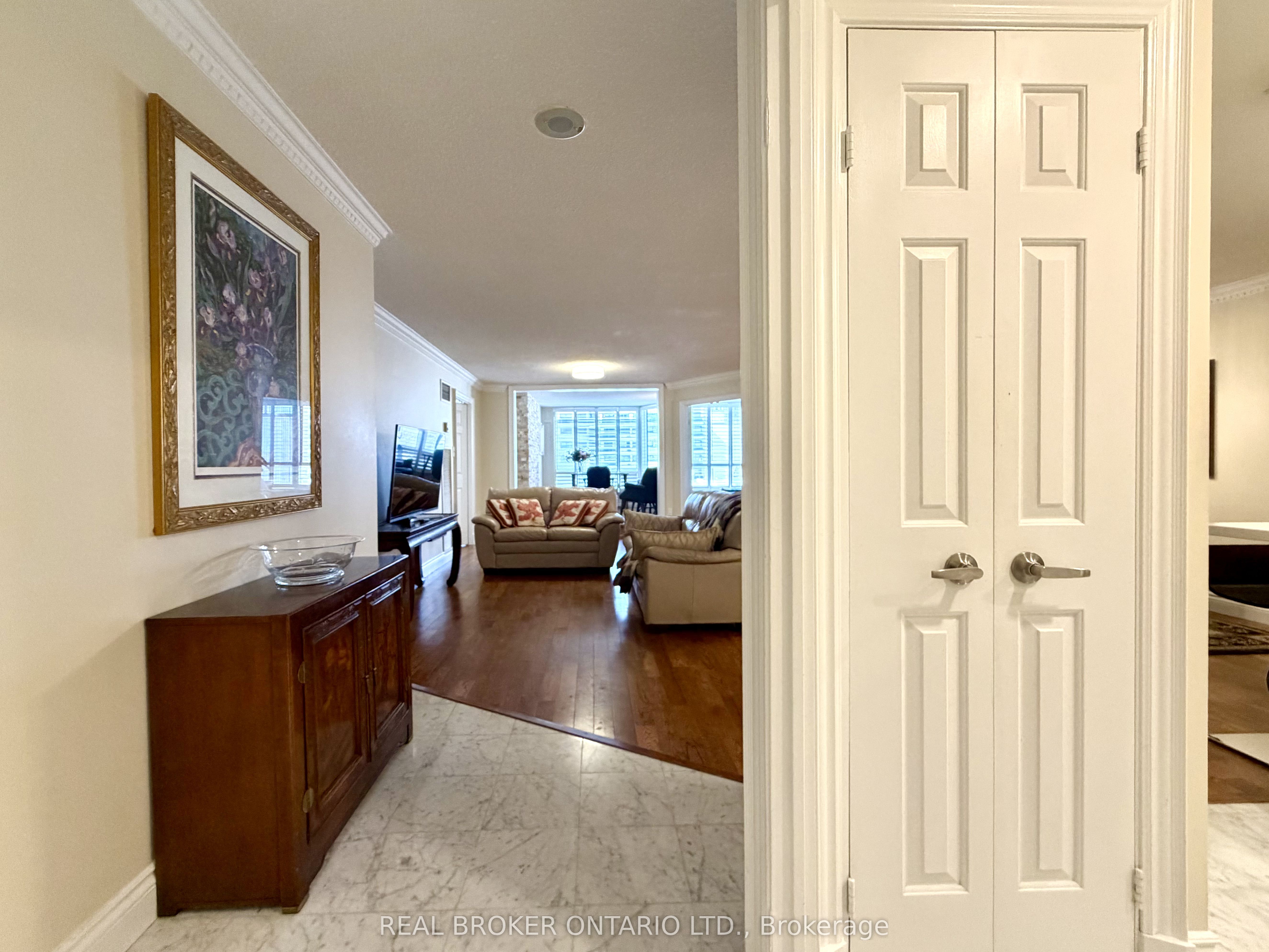 Additional image 3 of 602-130 Carlton Street, Toronto, ON, M5A 4K3