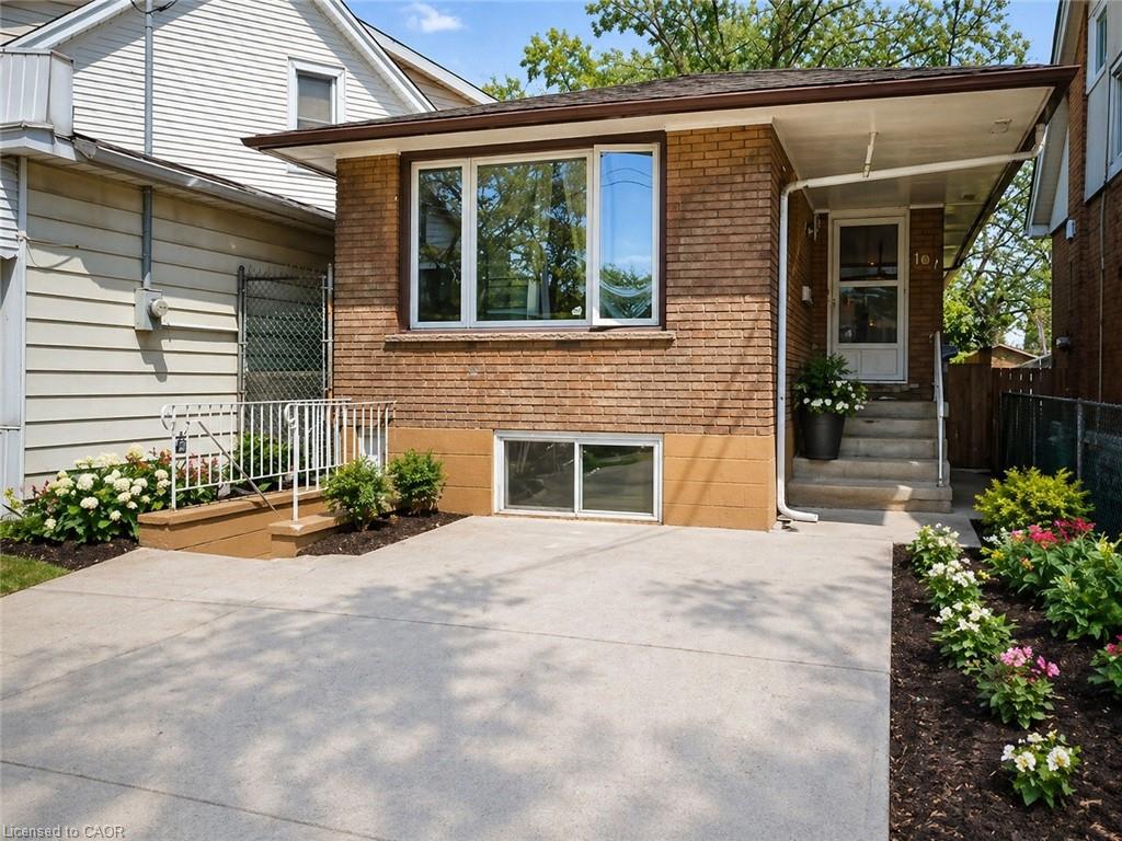 Main-307 Dunsmure Road, Hamilton, ON, L8L 1X1