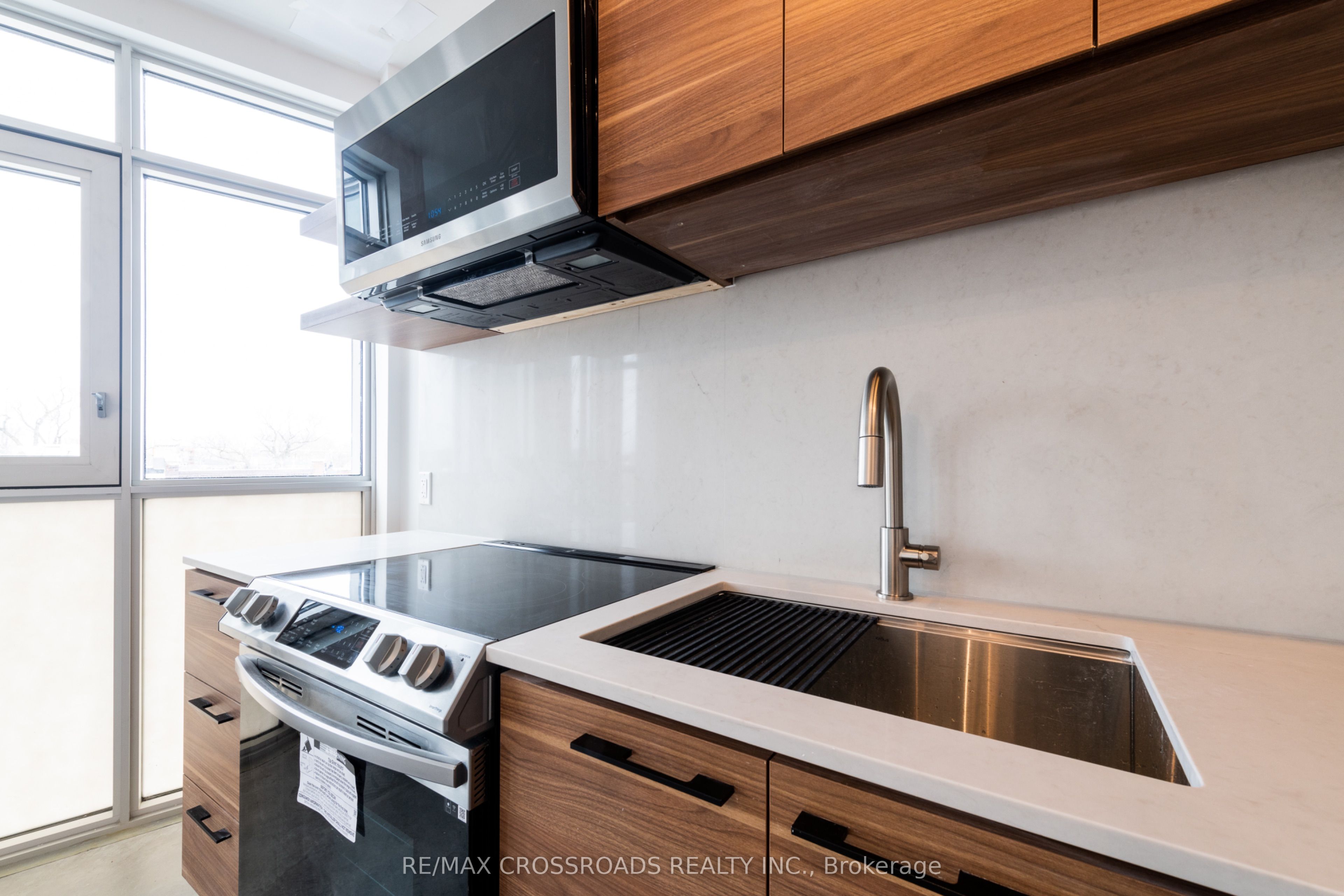 Additional image 5 of 3A-3333 Dundas Street W, Toronto, ON, M6P 2A6