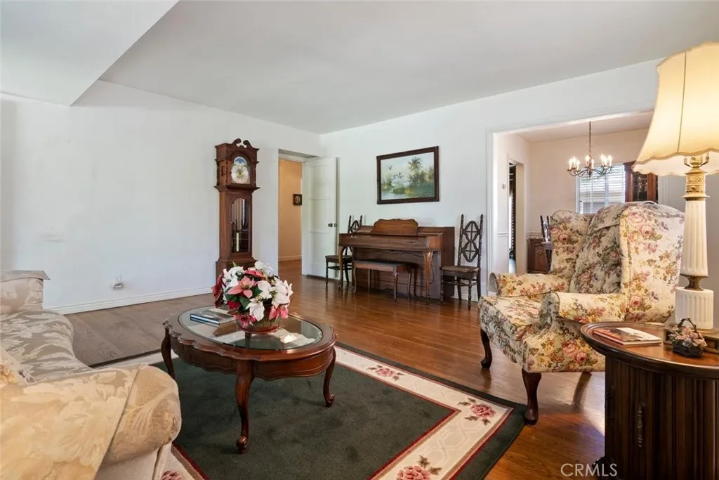 4425 Stern Ave, Sherman Oaks, CA 91423 photo 4