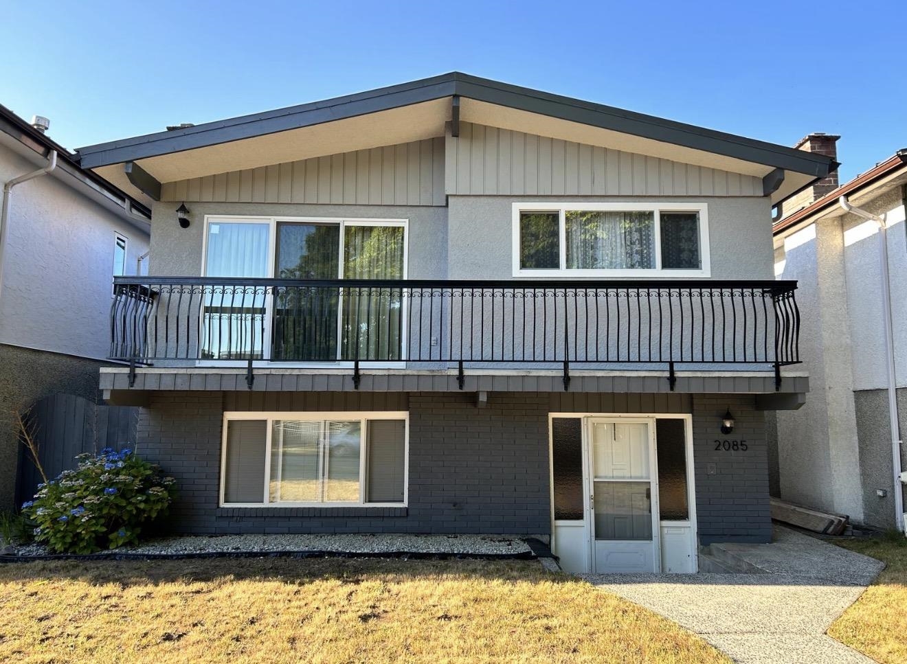 2085 Waverley Avenue, Vancouver, BC, V5P 1R4