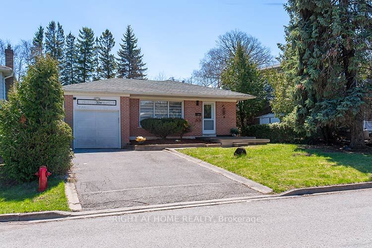 304 Roywood Crescent, Newmarket, ON, L4Y 1A5