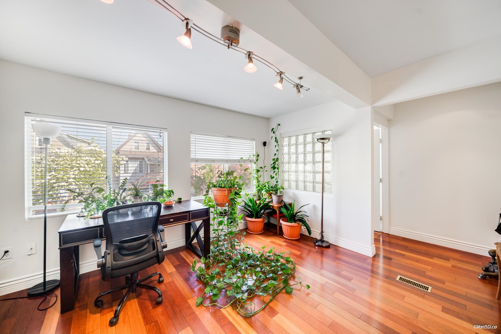 Additional image 4 of 166 24th Avenue E, Vancouver, BC, V5V 1Z4