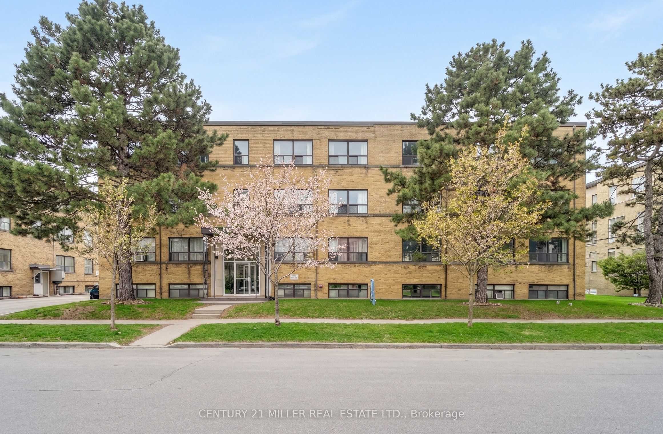 2-6 Saranac Boulevard, Toronto, ON, M6A 2G3