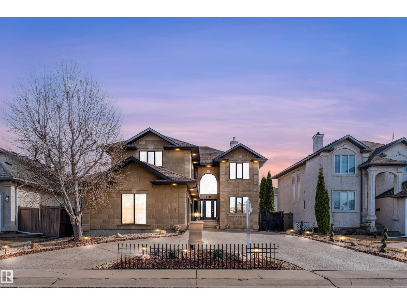 8715 160a Avenue NW, Edmonton, AB, T5Z3K4