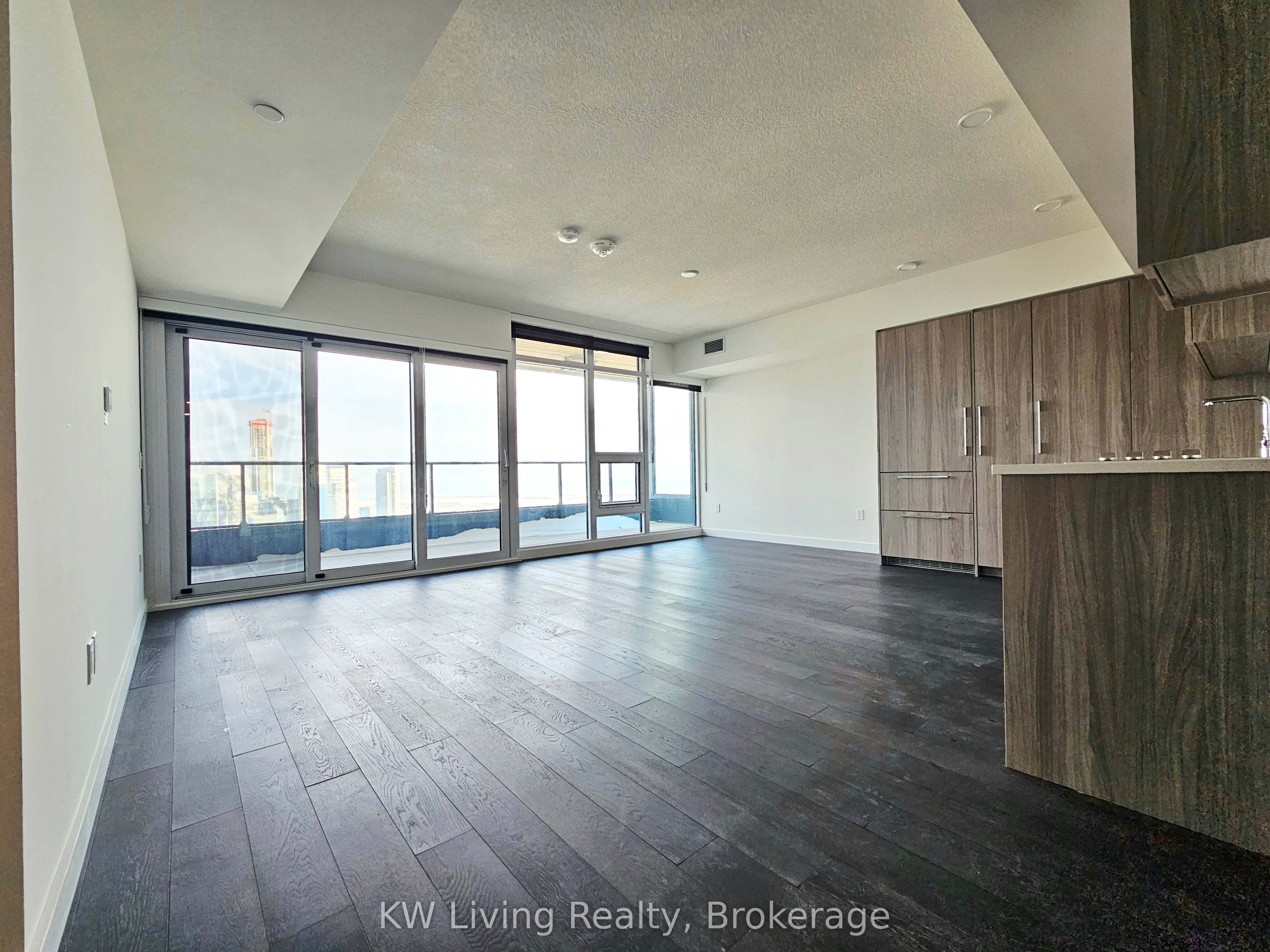 Additional image 4 of 7506-3 Concord Cityplace Way, Toronto, ON, M5V 0X4