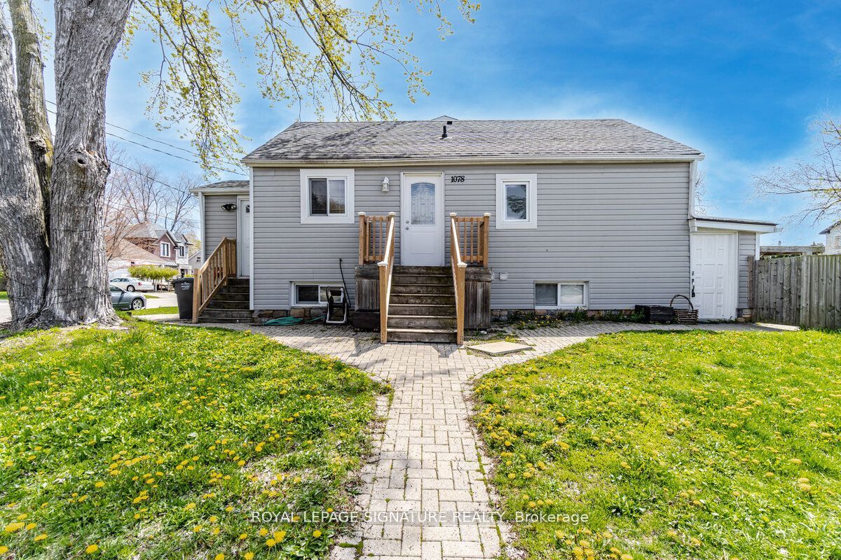 2-1078 Eastmount Avenue, Mississauga, ON, L5E 1Z3