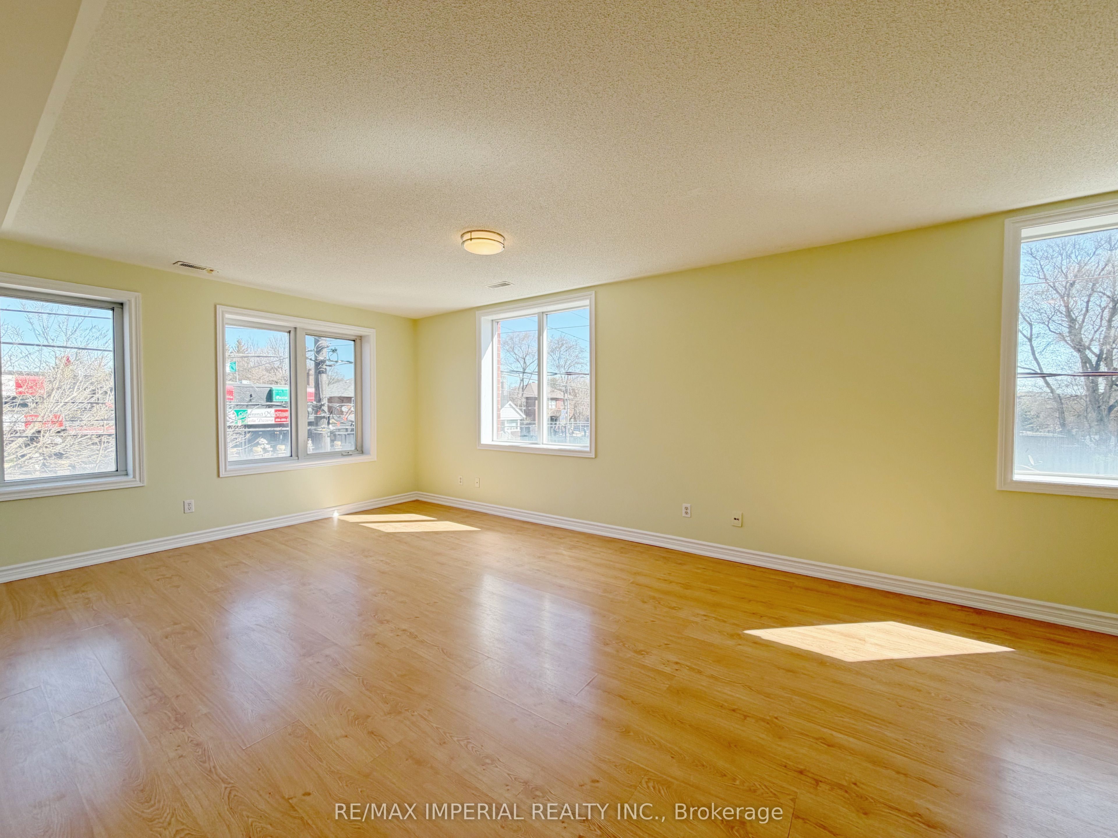 Additional image 2 of 621A The Queensway N/a, Toronto, ON, M8Y 1K4