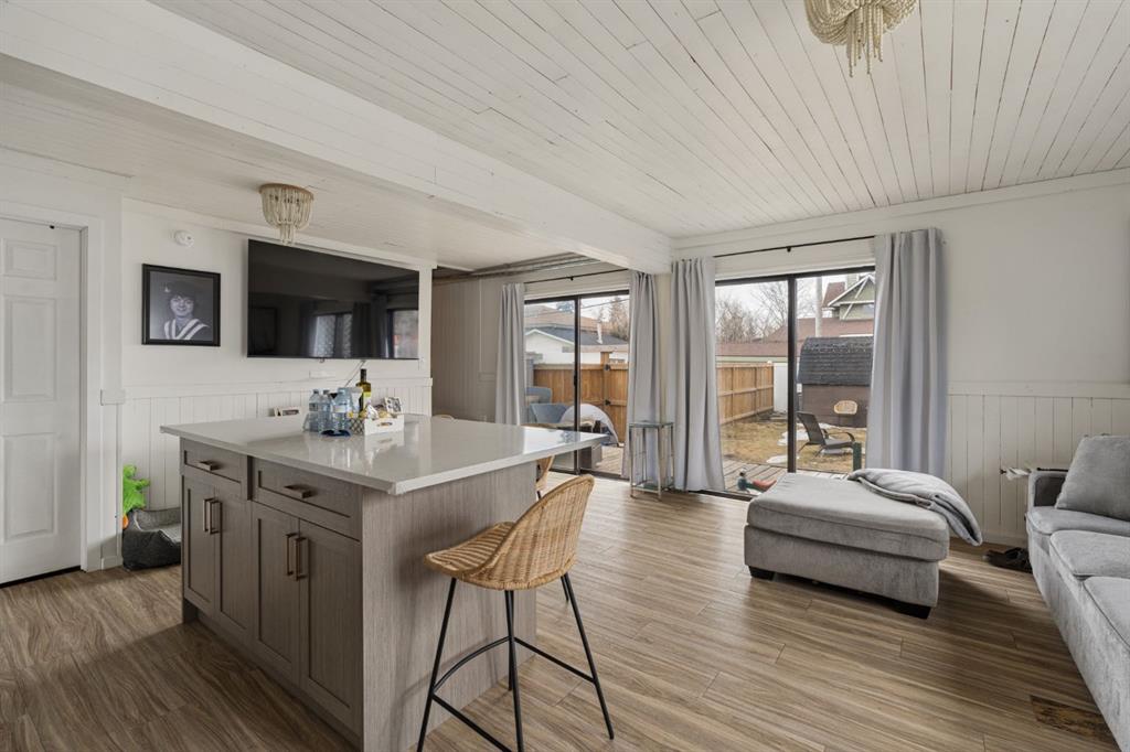 Additional image 6 of 5019 52 Street, Sylvan Lake, AB, T4S 1E4