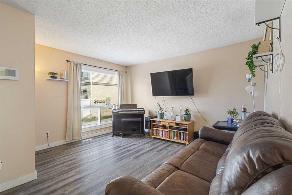 Additional image 4 of 104 Deer Ridge Lane SE, Calgary, AB, T2J6N4