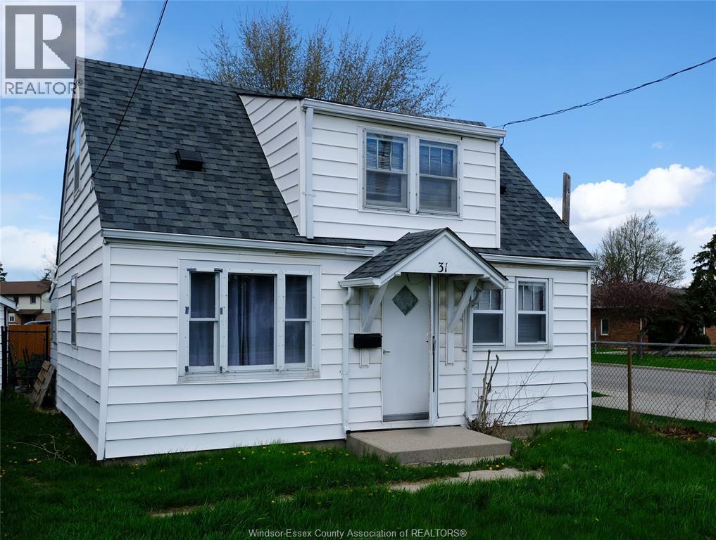 31 Maidstone Avenue East, Essex, ON, N8M2J3