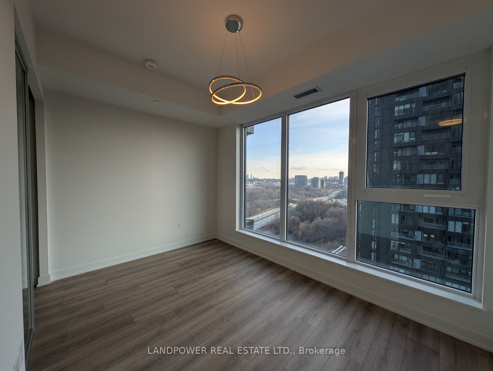 Additional image 5 of 1502-5 Quarrington Lane, Toronto, ON, M3C 0S5