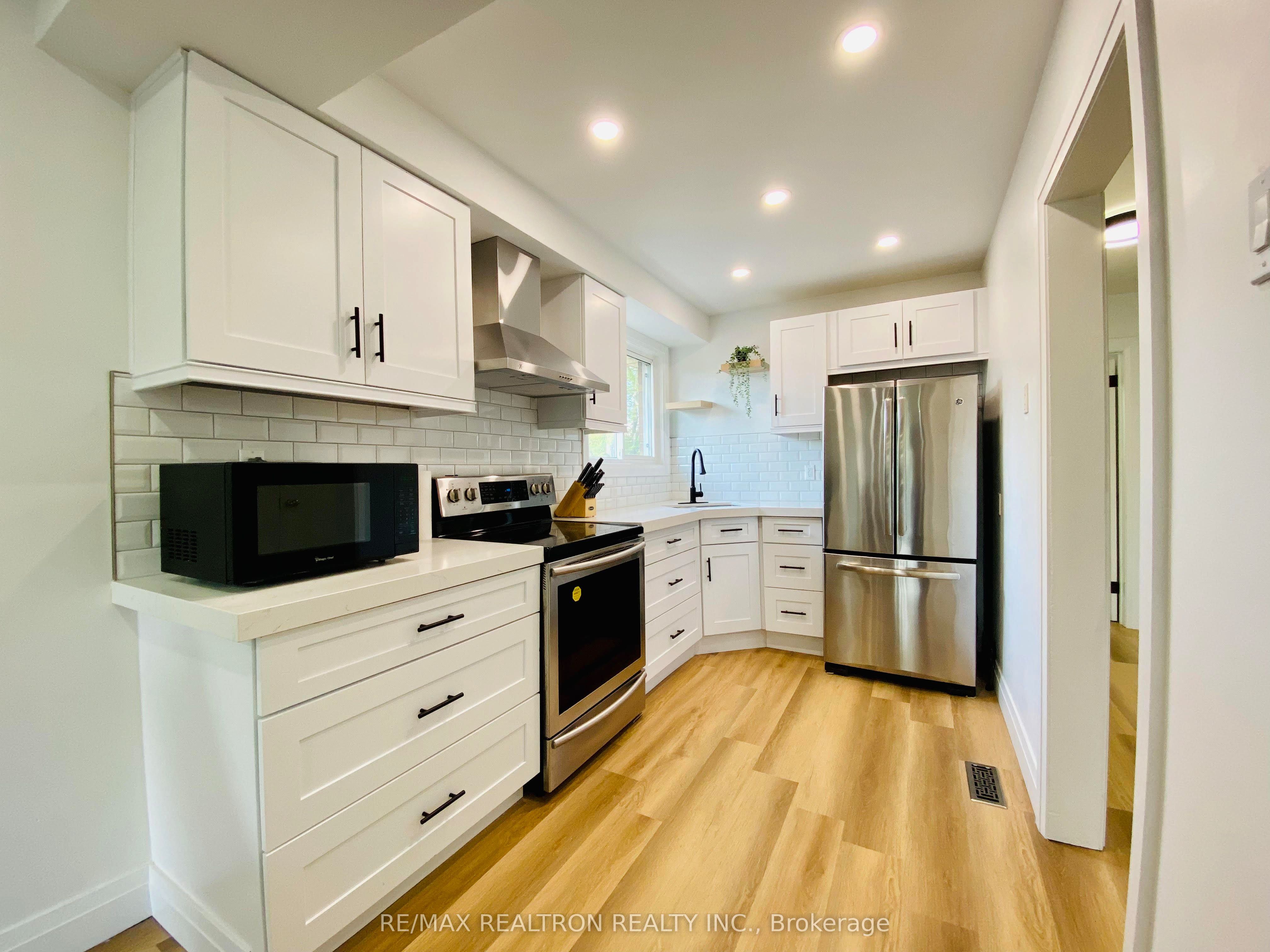 Additional image 2 of 2-63 Mississauga Road, Mississauga, ON, L5H 2H9