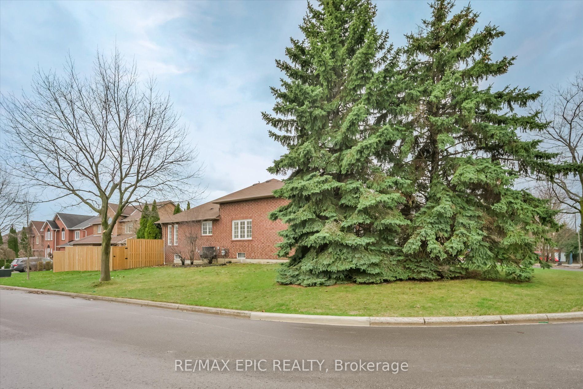 Additional image 3 of 33 Emmett Place, Whitby, ON, L1R 2B4