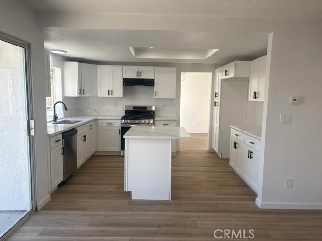 1840 E Newgrove St, Lancaster, CA 93535 photo 3
