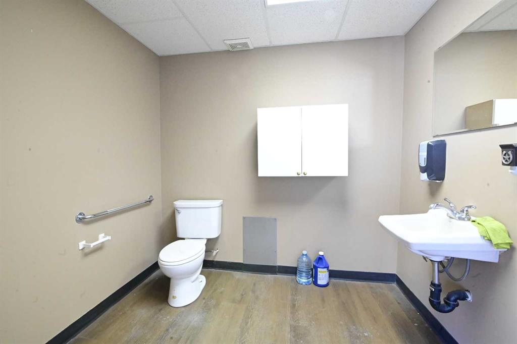Additional image 3 of 4-7419 50 Avenue, Red Deer, AB, T4P 1M5
