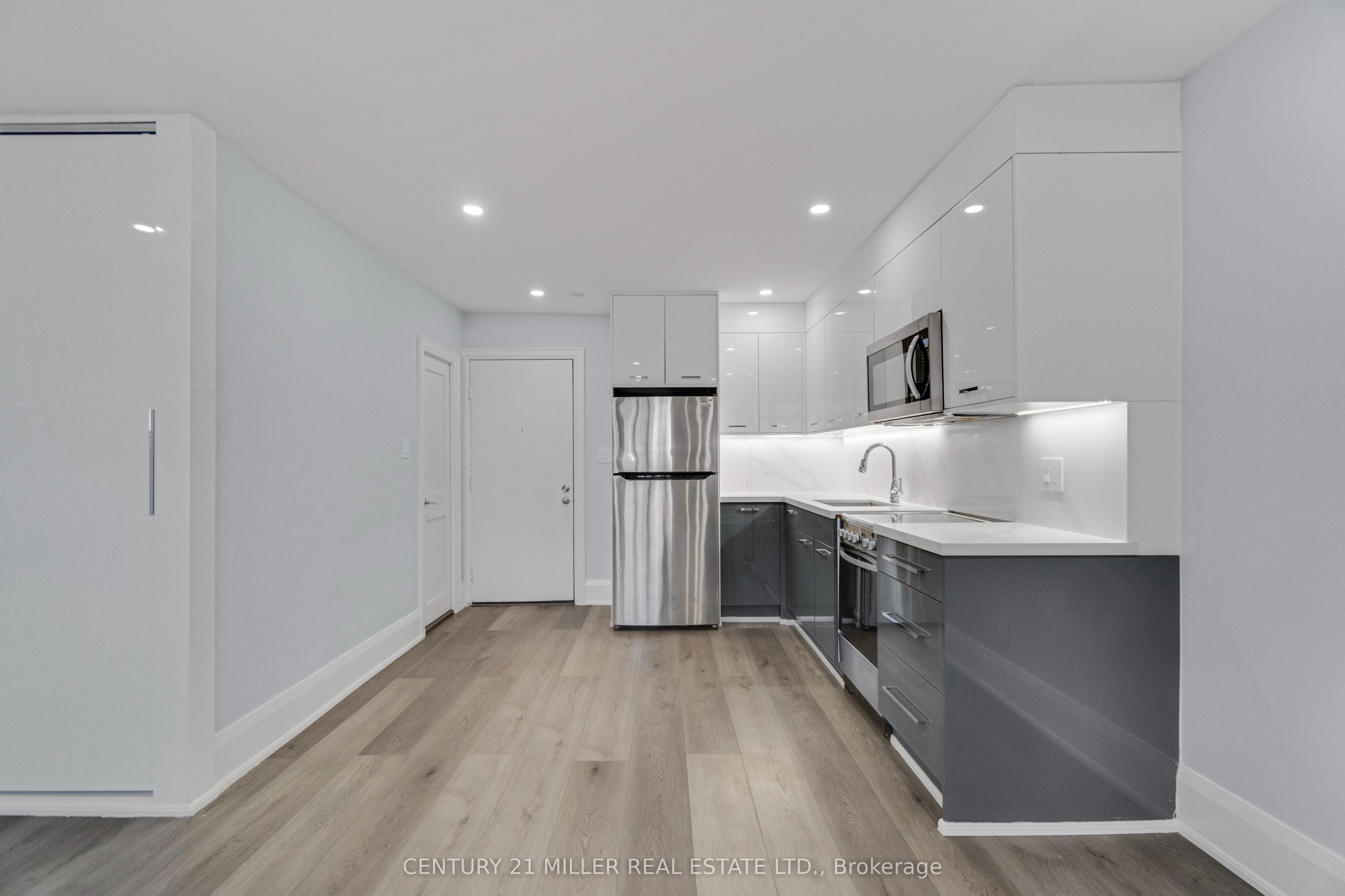 Additional image 6 of 2-6 Saranac Boulevard, Toronto, ON, M6A 2G3