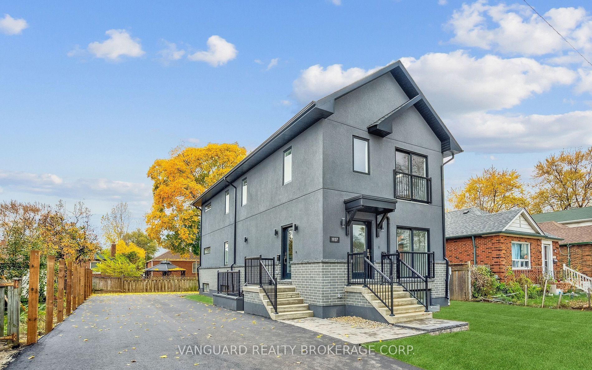 1937 Lawrence Avenue W, Toronto, ON, M9N 1G8