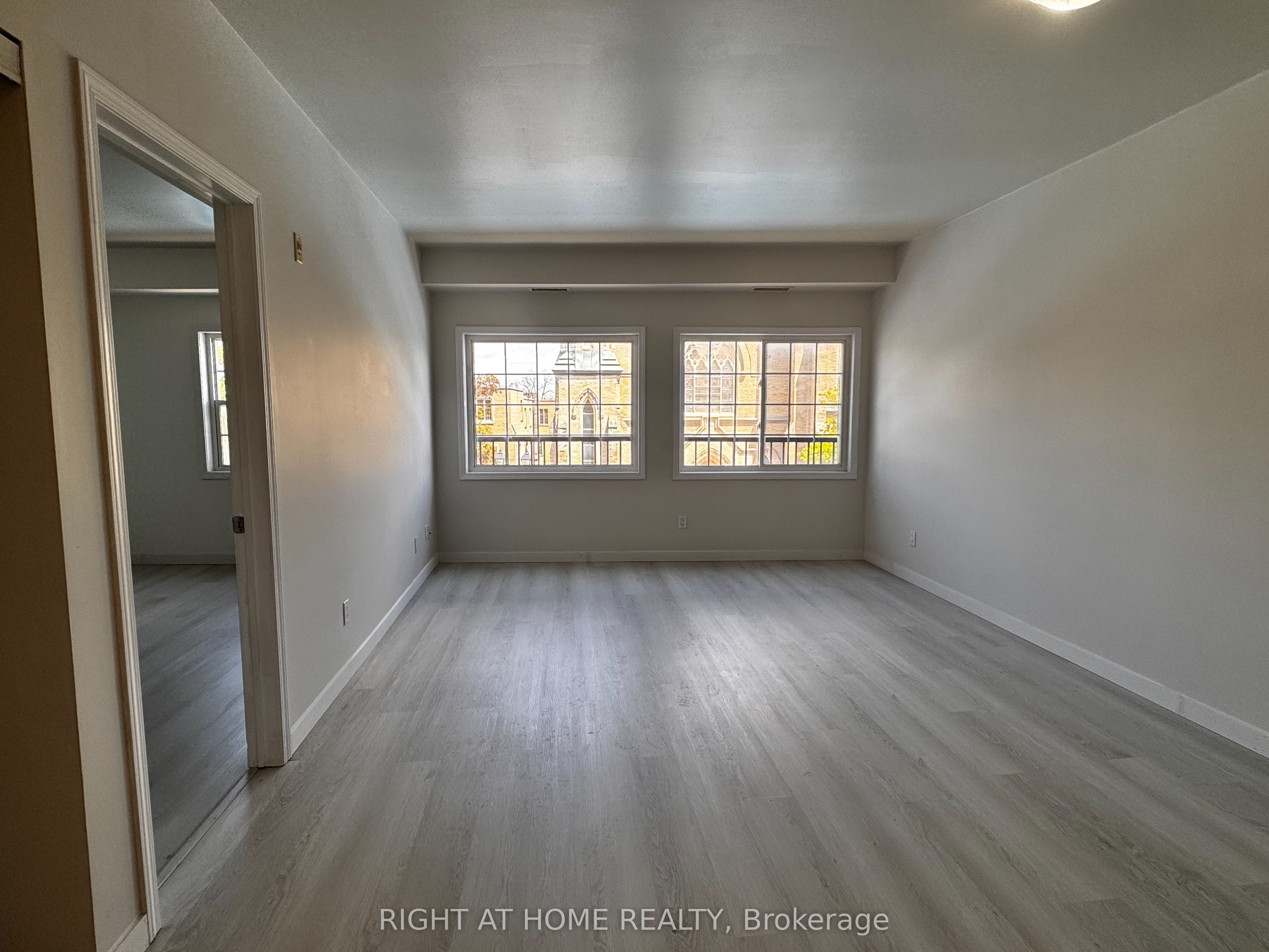 Additional image 3 of Unit 210 1 Centre Street W, Richmond Hill, ON, L4C 3P3