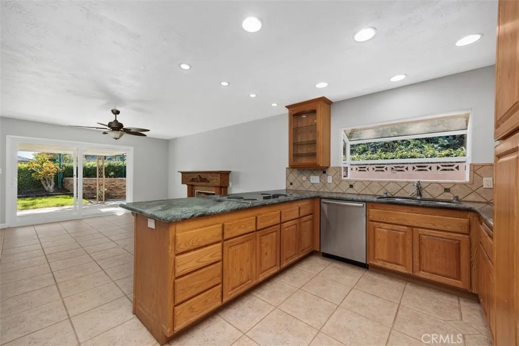 Additional image 31 of 1075 La Reina Dr, San Marcos, CA 92078