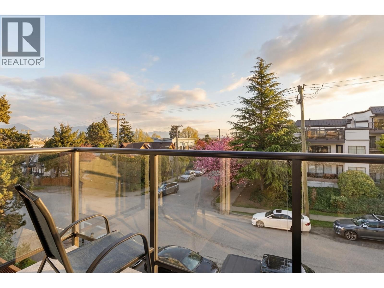 Additional image 2 of 10-2223 Prince Edward Street, Vancouver, BC, V5T 4K6