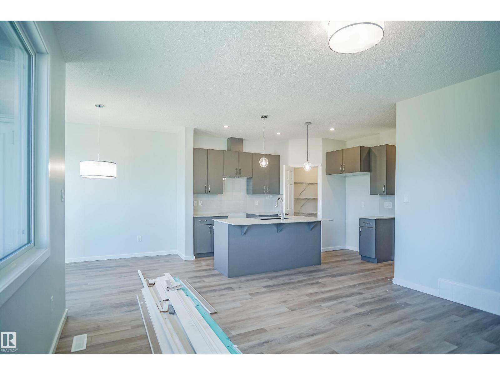 Additional image 6 of 936 18 Avenue NW, Edmonton, AB, T6T2V2