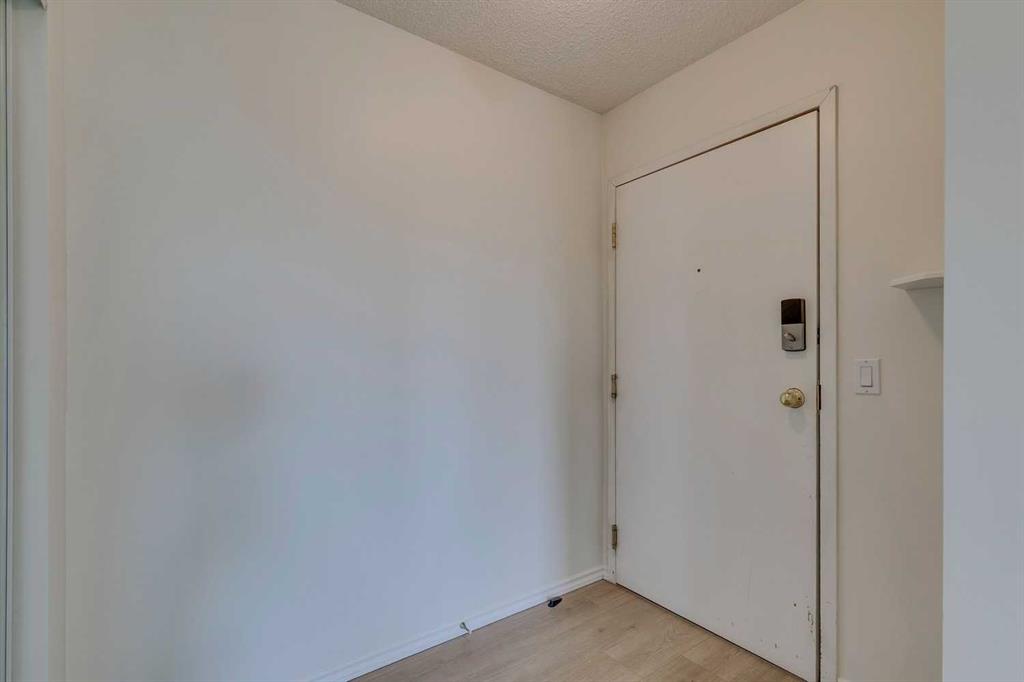 Additional image 3 of 301-7301 Valleyview Park SE, Calgary, AB, T2B 3R6