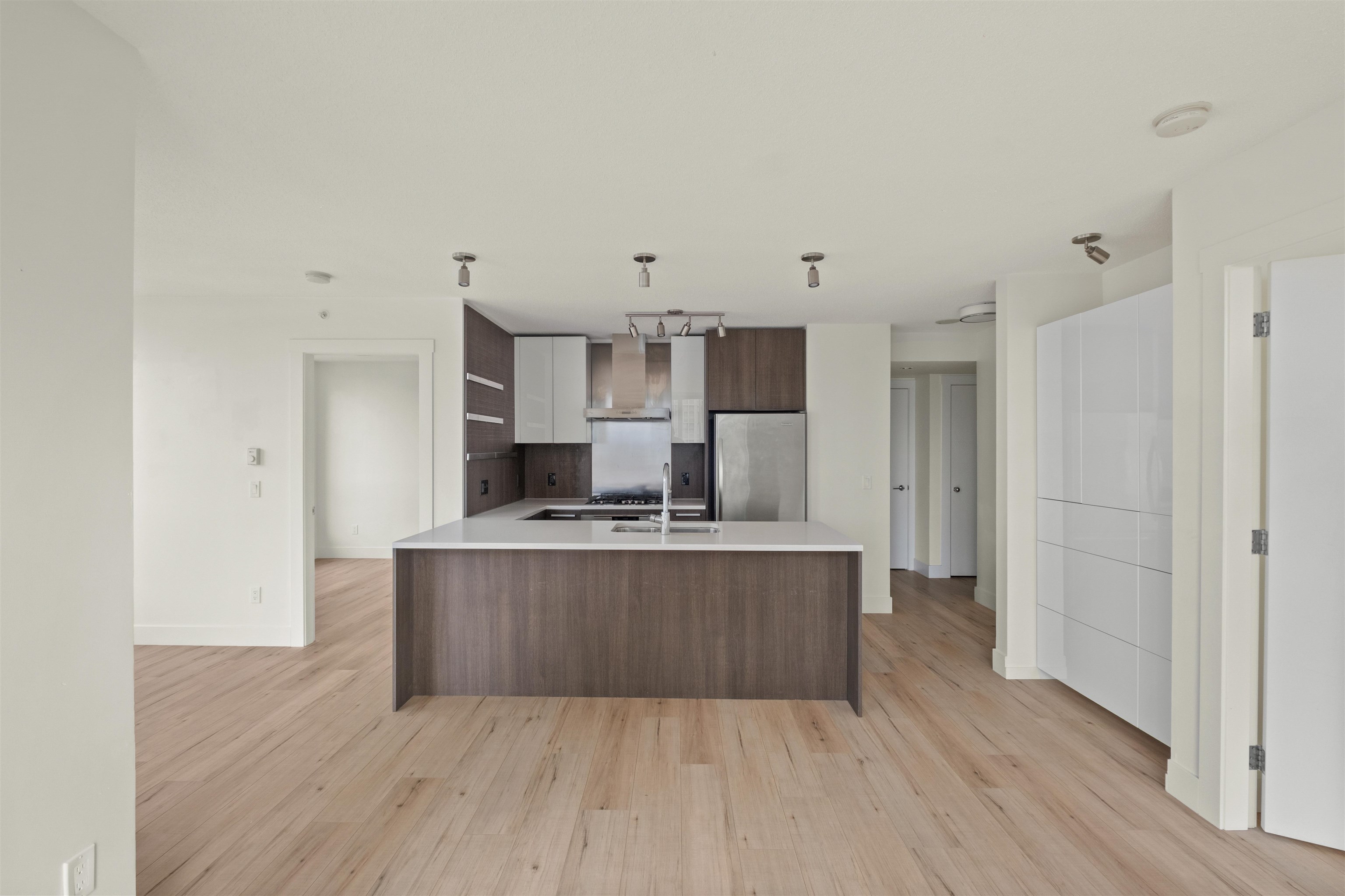 Additional image 6 of 2306-3007 Glen Drive, Coquitlam, BC, V3B 0L8