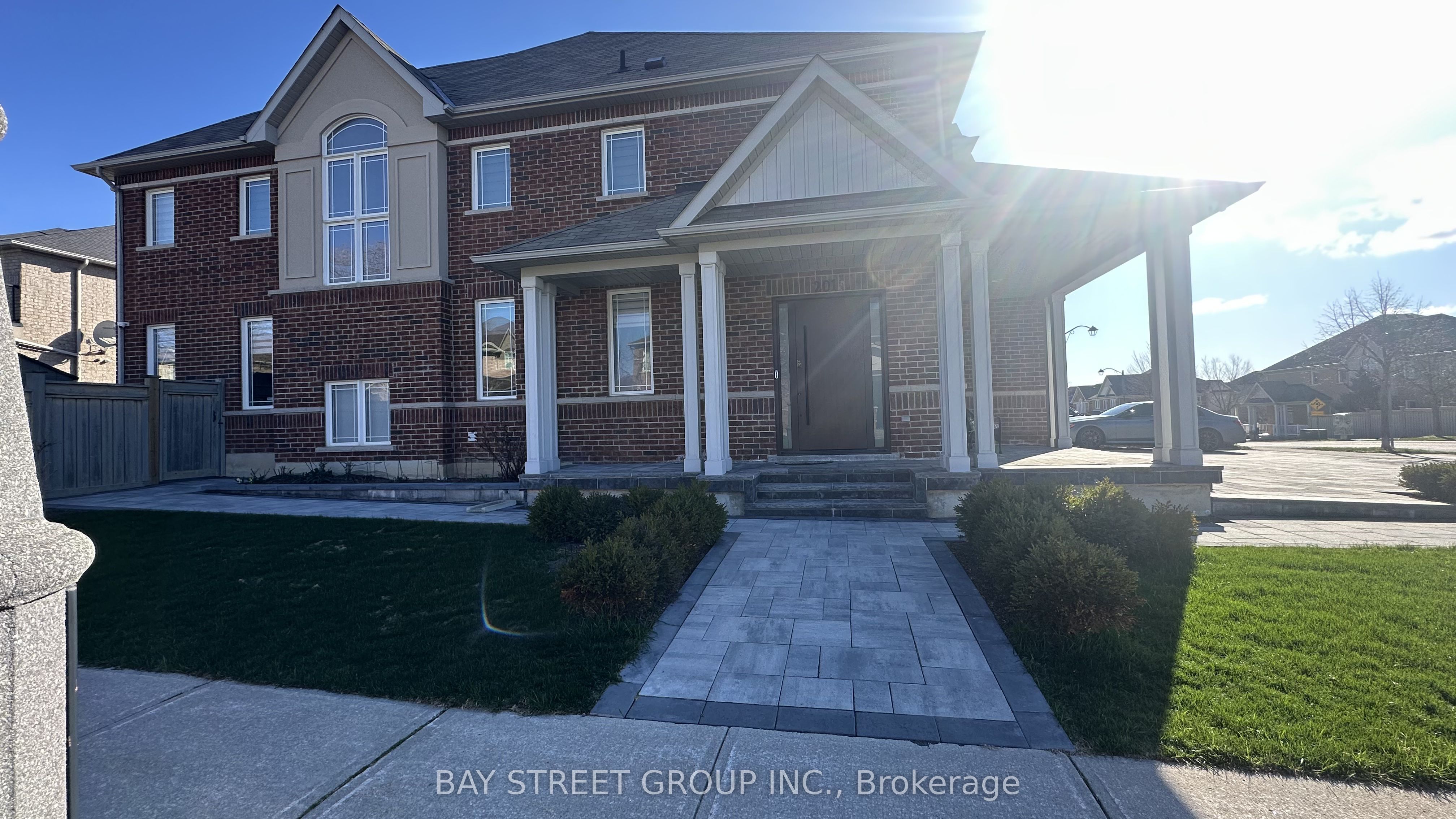 Additional image 2 of 201 Bilbrough Street, Aurora, ON, L4G 7X1