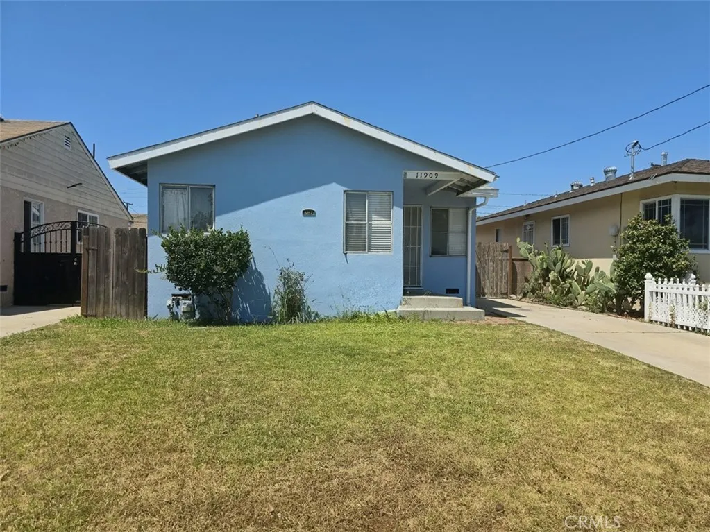 11909 Cedar Ave, Hawthorne, CA 90250
