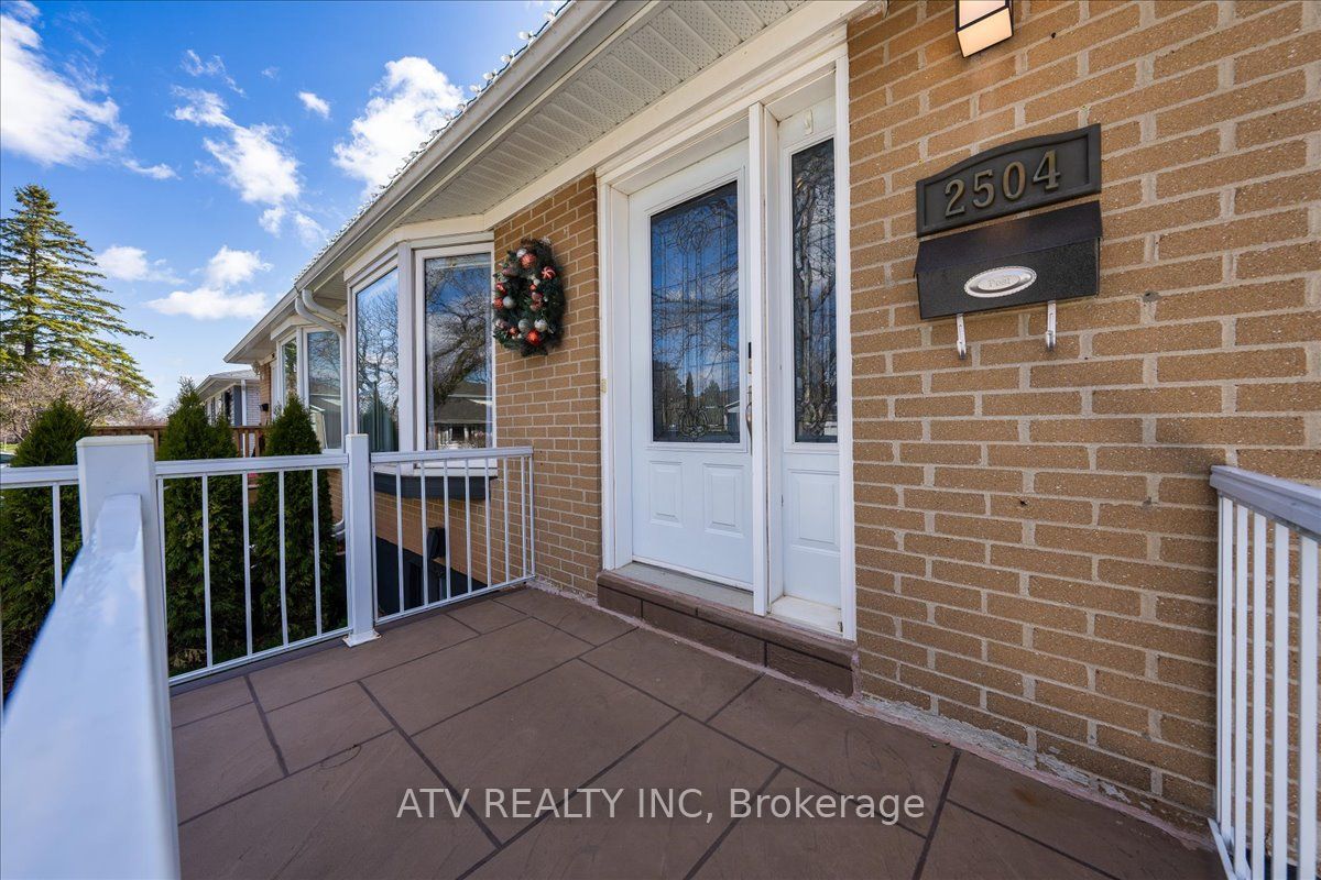 Additional image 3 of 2504 Glamworth Crescent, Mississauga, ON, L5K 1G3