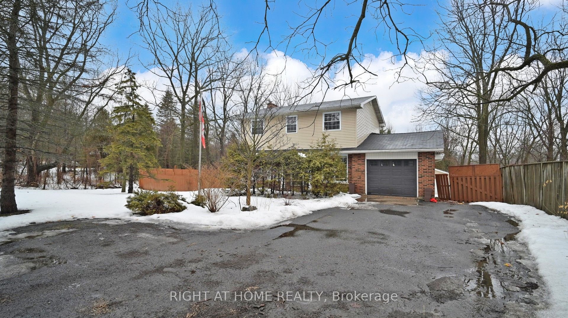 301 Garner Road E, Hamilton, ON, L9G 3K9