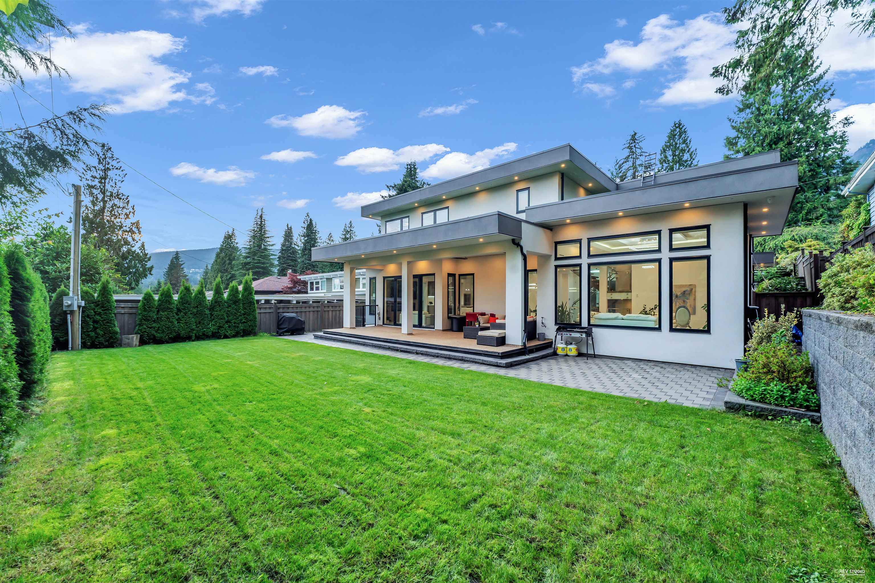 929 Canyon Boulevard, North Vancouver, BC, V7R 2J9