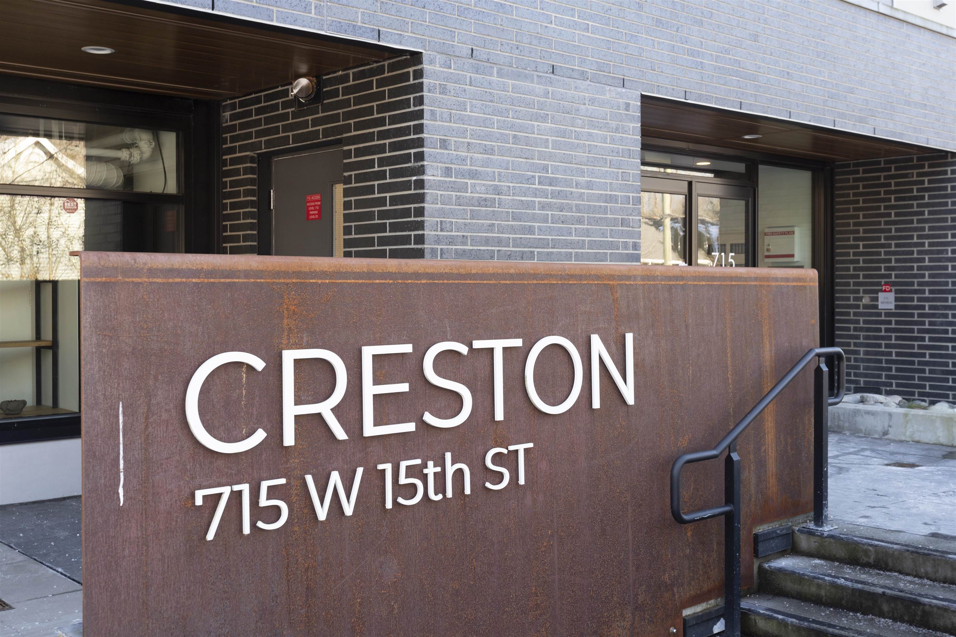 204-715 15th Street W, North Vancouver, BC, V7M 1T2