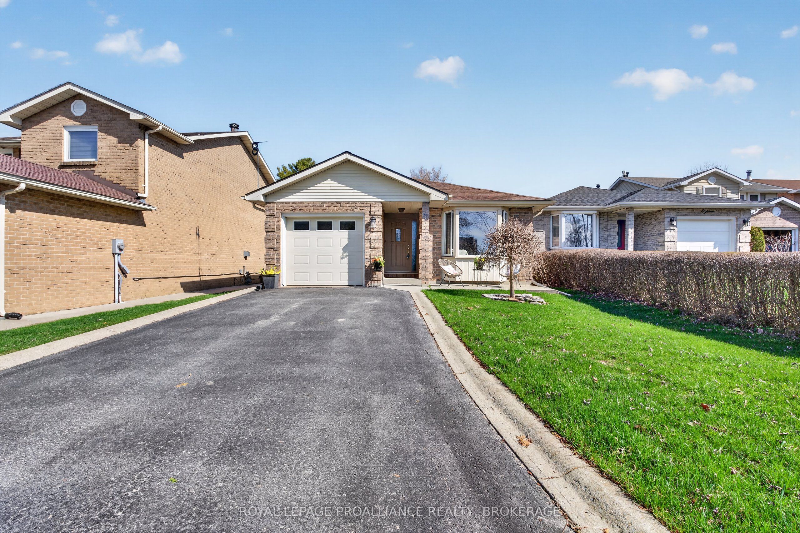 16 Grenadier Drive, Kingston, ON, K7K 6E8 photo 3