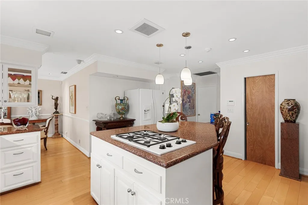 Additional image 94 of 22723 Erwin St, Woodland Hills, CA 91367