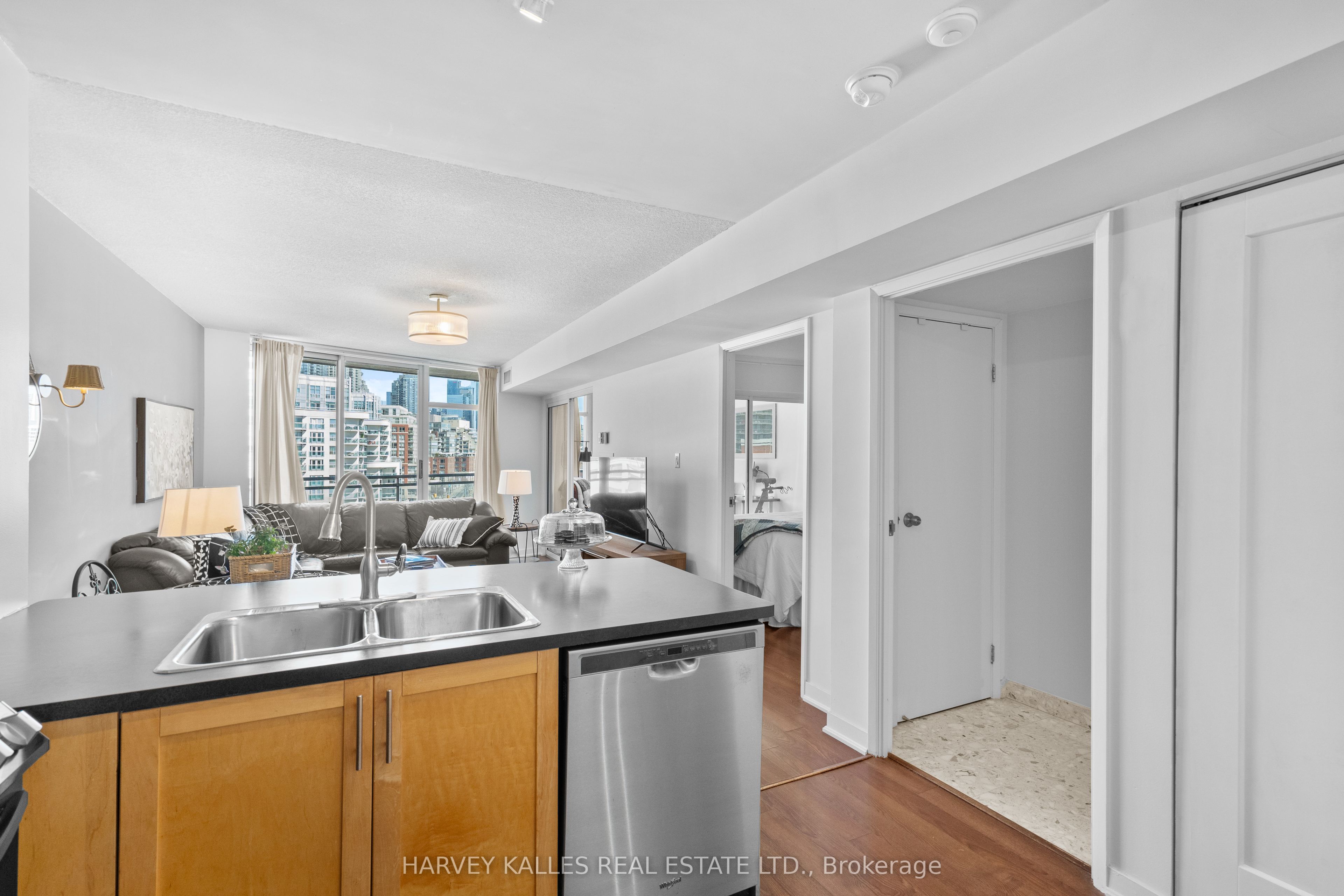 Additional image 3 of 803-650 Queens Quay W, Toronto, ON, M5V 3N2