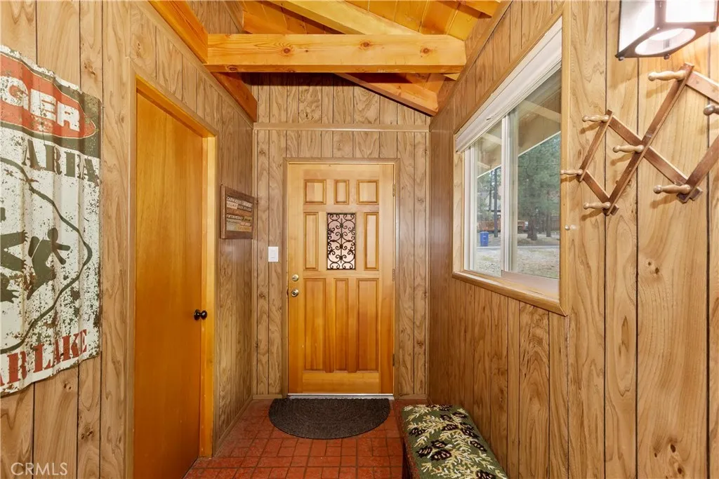 428 W Aeroplane Blvd, Big Bear City, CA 92314