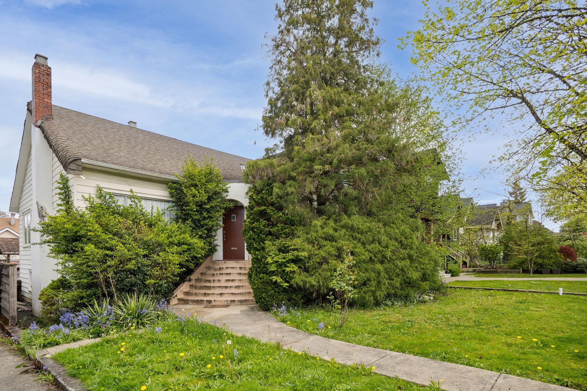 481 21st Avenue W, Vancouver, BC, V5Y 2E6